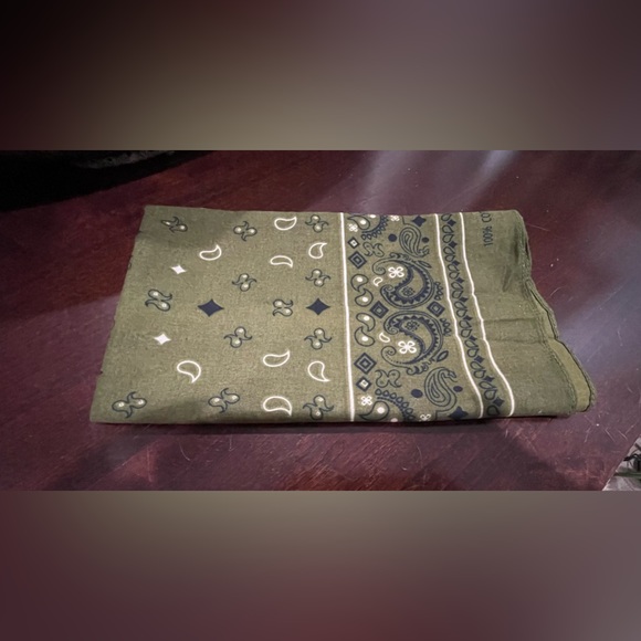 (3) Camo Bandana’s and (1) Camo Doo Rag - Picture 6 of 9